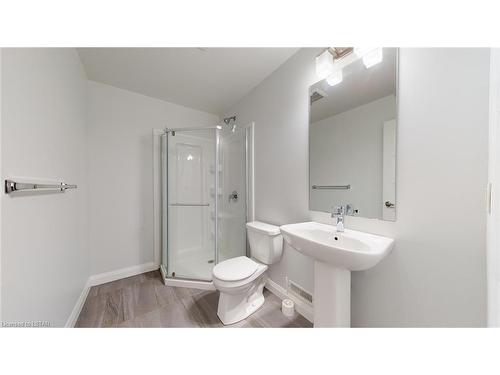 4-819 Kleinburg Drive, London, ON - Indoor Photo Showing Bathroom