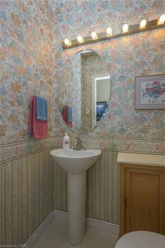 38 Braemar Crescent, London, ON - Indoor Photo Showing Bathroom