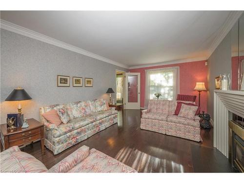 38 Braemar Crescent, London, ON - Indoor Photo Showing Living Room With Fireplace