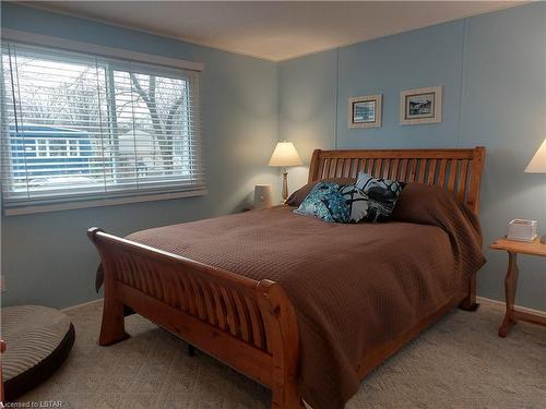 231 Pebble Beach Parkway, Grand Bend, ON - Indoor Photo Showing Bedroom
