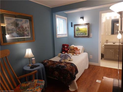 231 Pebble Beach Parkway, Grand Bend, ON - Indoor Photo Showing Bedroom