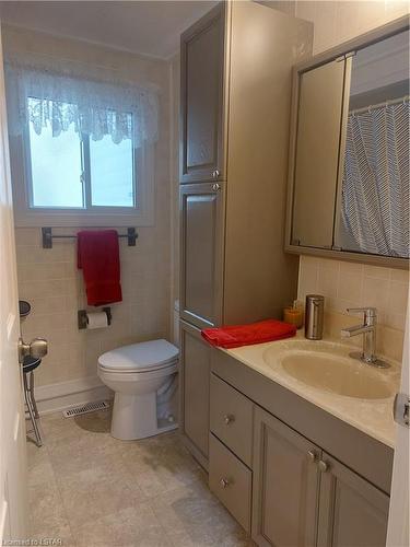 231 Pebble Beach Parkway, Grand Bend, ON - Indoor Photo Showing Bathroom