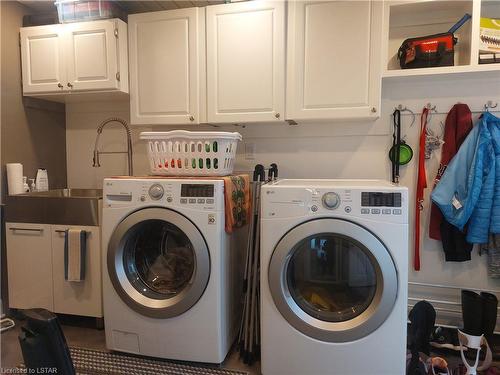 231 Pebble Beach Parkway, Grand Bend, ON - Indoor Photo Showing Laundry Room