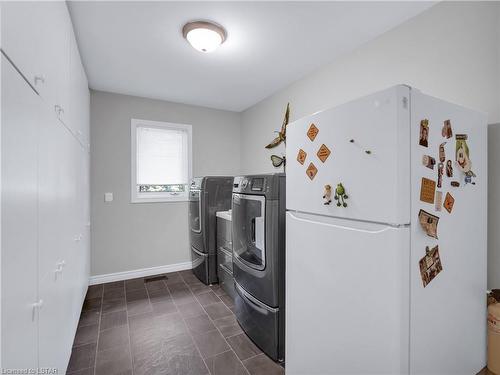 48 Pheasant Trail, Kilworth, ON - Indoor Photo Showing Laundry Room