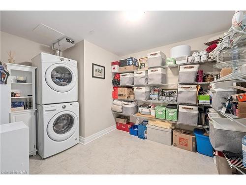 309-260 Villagewalk Boulevard, London, ON - Indoor Photo Showing Laundry Room
