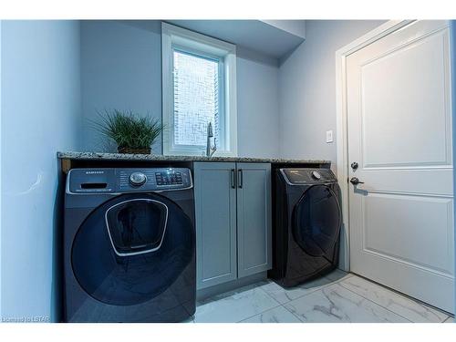 1040 Eagletrace Drive, London, ON - Indoor Photo Showing Laundry Room