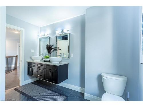 1040 Eagletrace Drive, London, ON - Indoor Photo Showing Bathroom