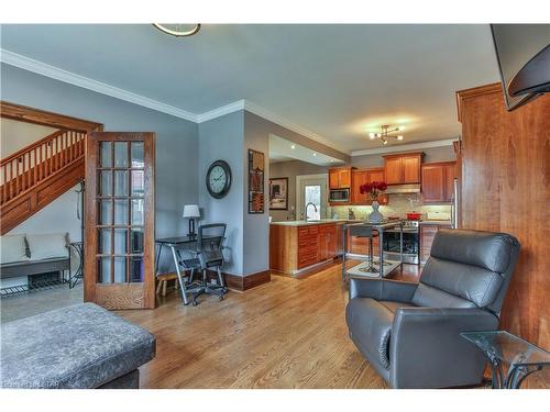 250 Briscoe Street E, London, ON - Indoor Photo Showing Living Room