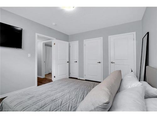 104-3200 Singleton Avenue, London, ON - Indoor Photo Showing Bedroom