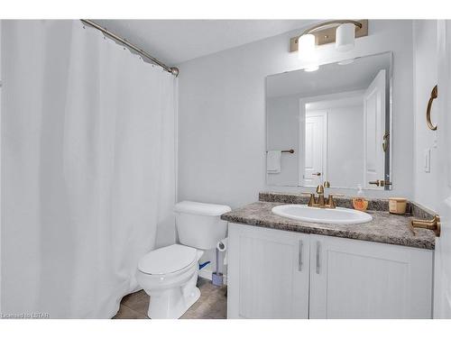 104-3200 Singleton Avenue, London, ON - Indoor Photo Showing Bathroom