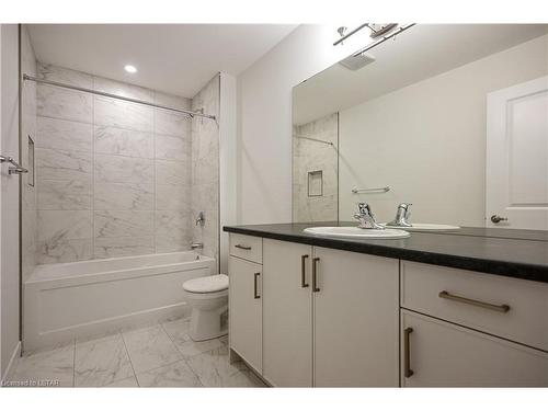6715 Hayward Drive, Lambeth, ON - Indoor Photo Showing Bathroom