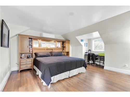 25675 Carroll Line, West Elgin, ON - Indoor Photo Showing Bedroom