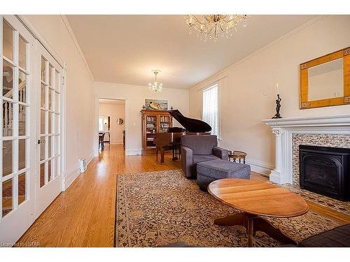 476 Colborne Street, London, ON - Indoor Photo Showing Living Room With Fireplace