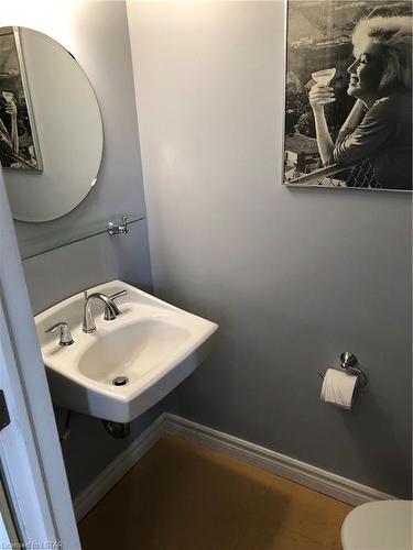 476 Colborne Street, London, ON - Indoor Photo Showing Bathroom