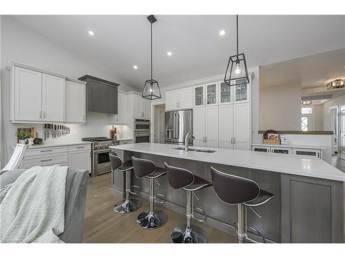 2622 Buroak Drive, London, ON - Indoor Photo Showing Kitchen With Upgraded Kitchen