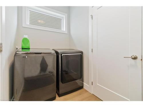 26 Alexander Circle, Strathroy, ON - Indoor Photo Showing Laundry Room
