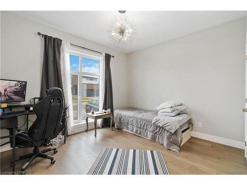 26 Alexander Circle, Strathroy, ON - Indoor Photo Showing Bedroom