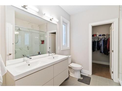 26 Alexander Circle, Strathroy, ON - Indoor Photo Showing Bathroom