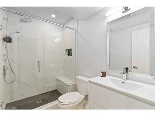 26 Alexander Circle, Strathroy, ON - Indoor Photo Showing Bathroom
