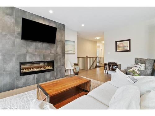 26 Alexander Circle, Strathroy, ON - Indoor Photo Showing Living Room With Fireplace