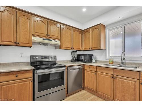 1852 Aldersbrook Road, London, ON - Indoor Photo Showing Kitchen With Double Sink
