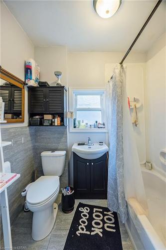 514-516 Philip Street, London, ON - Indoor Photo Showing Bathroom