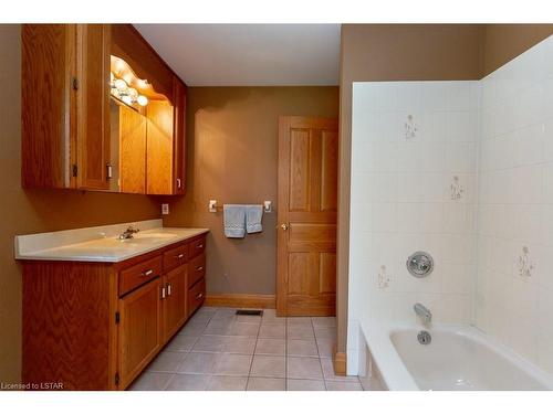46881 Southdale Line, Central Elgin (Munic), ON - Indoor Photo Showing Bathroom