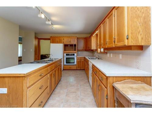 46881 Southdale Line, Central Elgin (Munic), ON - Indoor Photo Showing Kitchen With Double Sink