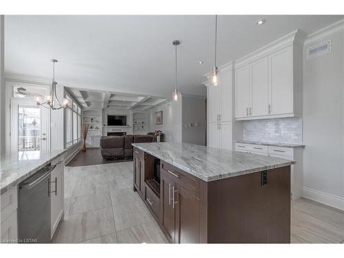 1517 Sandpiper Drive, London, ON - Indoor Photo Showing Kitchen With Upgraded Kitchen