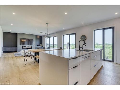 61 Crestview Drive, Komoka, ON - Indoor Photo Showing Kitchen With Upgraded Kitchen