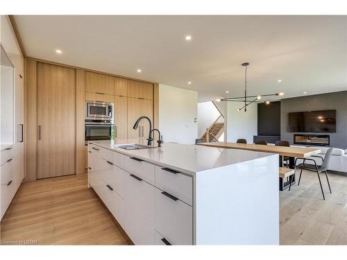 61 Crestview Drive, Komoka, ON - Indoor Photo Showing Kitchen With Upgraded Kitchen