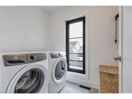 61 Crestview Drive, Komoka, ON - Indoor Photo Showing Laundry Room