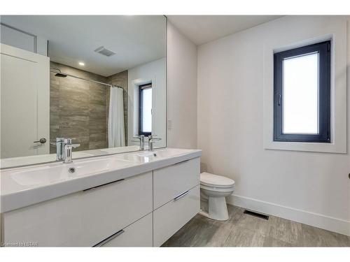 61 Crestview Drive, Komoka, ON - Indoor Photo Showing Bathroom