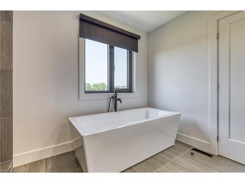 61 Crestview Drive, Komoka, ON - Indoor Photo Showing Bathroom
