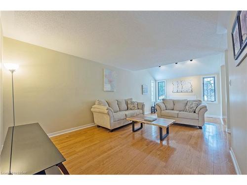 151 Orkney Crescent, London, ON - Indoor Photo Showing Living Room