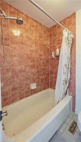 151 Orkney Crescent, London, ON - Indoor Photo Showing Bathroom