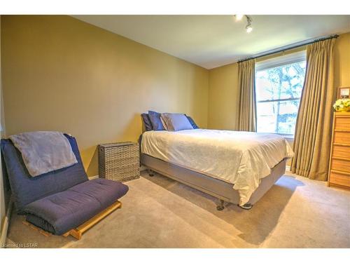 673 Woodcrest Boulevard, London, ON - Indoor Photo Showing Bedroom