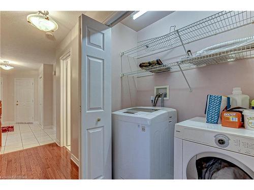 757 Guildwood Boulevard, London, ON - Indoor Photo Showing Laundry Room