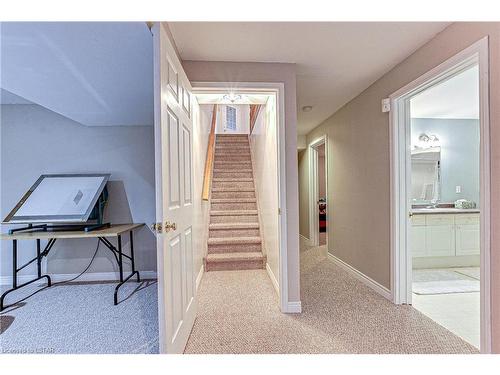 757 Guildwood Boulevard, London, ON - Indoor Photo Showing Other Room
