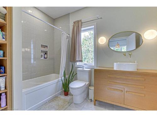 21 North Street, Aylmer, ON - Indoor Photo Showing Bathroom