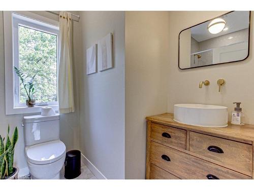 21 North Street, Aylmer, ON - Indoor Photo Showing Bathroom