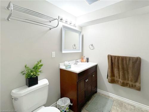 308 Castlegrove Boulevard, London, ON - Indoor Photo Showing Bathroom