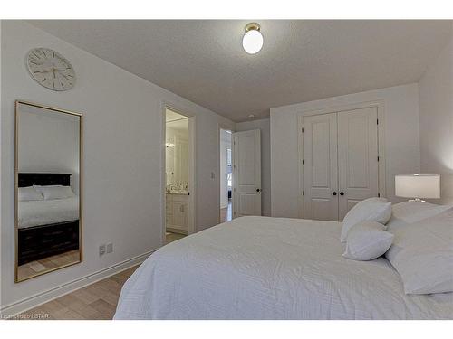 1717 Upper West Avenue, London, ON - Indoor Photo Showing Bedroom