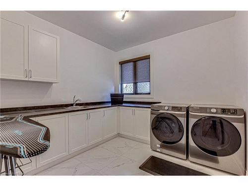 1717 Upper West Avenue, London, ON - Indoor Photo Showing Laundry Room