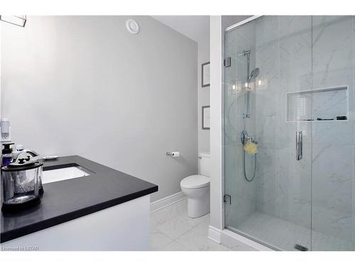 10-2022 Upperpoint Boulevard, London, ON - Indoor Photo Showing Bathroom