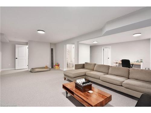 10-2022 Upperpoint Boulevard, London, ON - Indoor Photo Showing Living Room