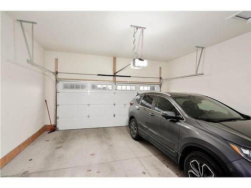 10-2022 Upperpoint Boulevard, London, ON - Indoor Photo Showing Garage