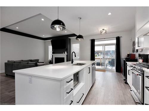 10-2022 Upperpoint Boulevard, London, ON - Indoor Photo Showing Kitchen With Double Sink With Upgraded Kitchen