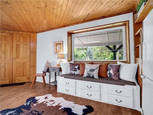 13660 Longwoods Road, Thamesville, ON - Indoor Photo Showing Bedroom