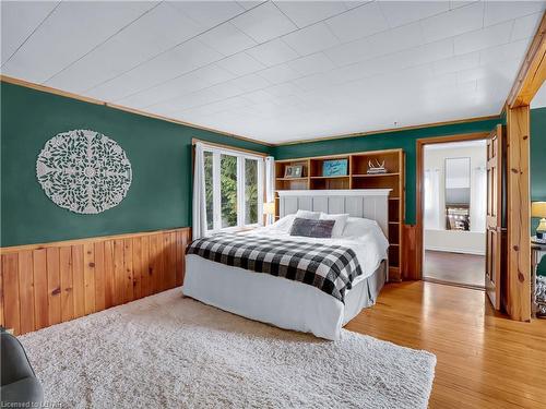 13660 Longwoods Road, Thamesville, ON - Indoor Photo Showing Bedroom